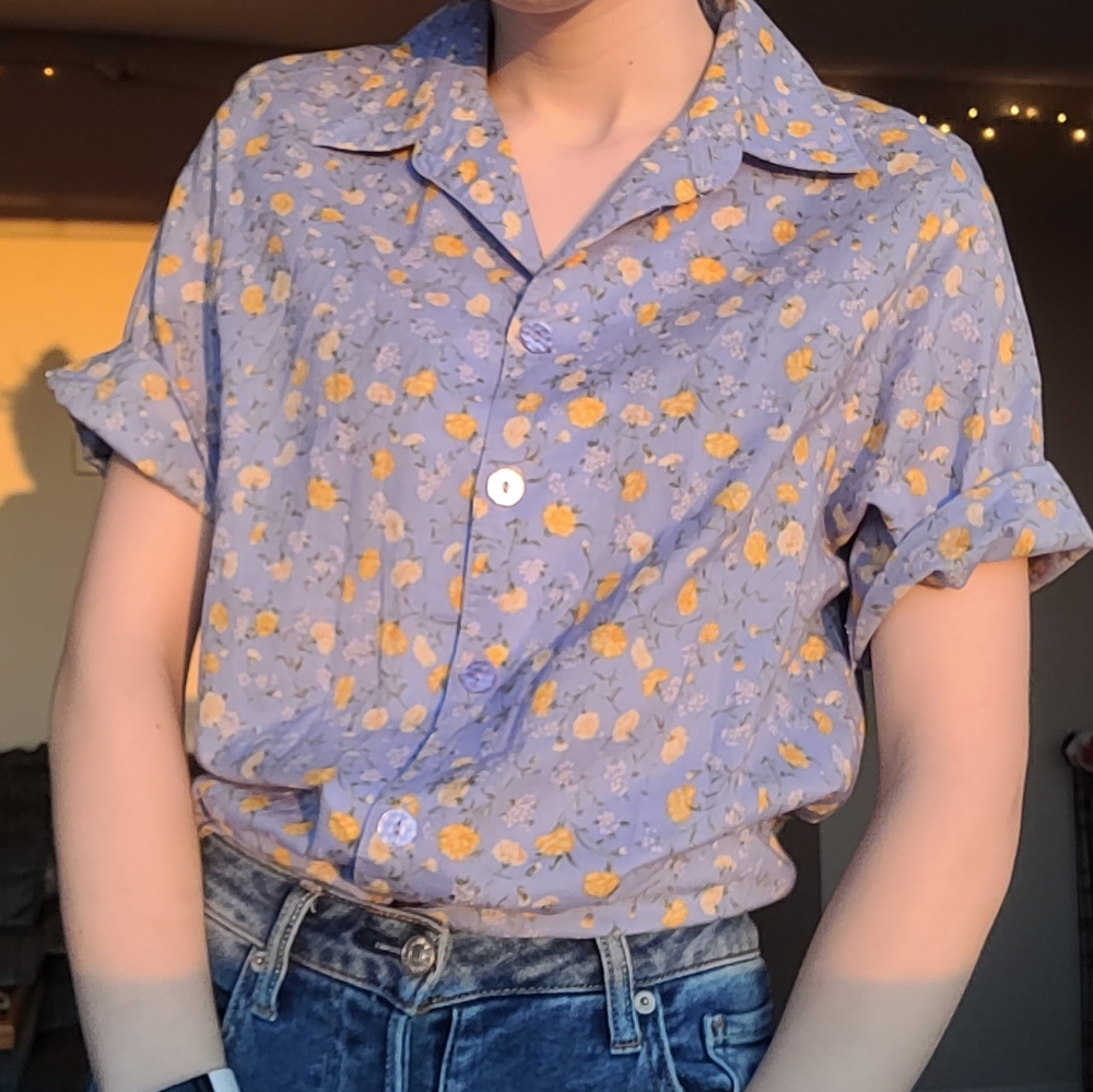 VINTAGE FLORAL BLUE BUTTON UP